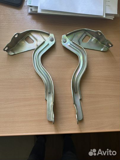 Кронштейн капота Солярис 1 рест