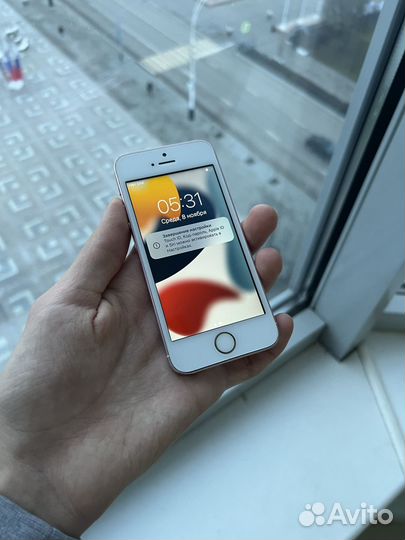 iPhone SE, 32 ГБ