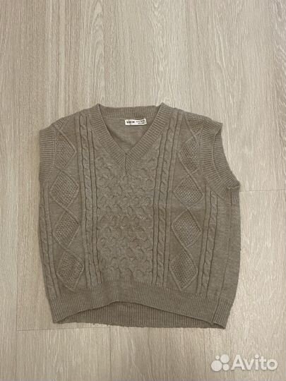 Жилетка женская вязаная