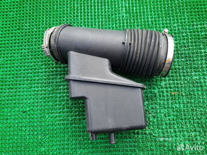 Патрубок воздушного фильтра Toyota Tundra