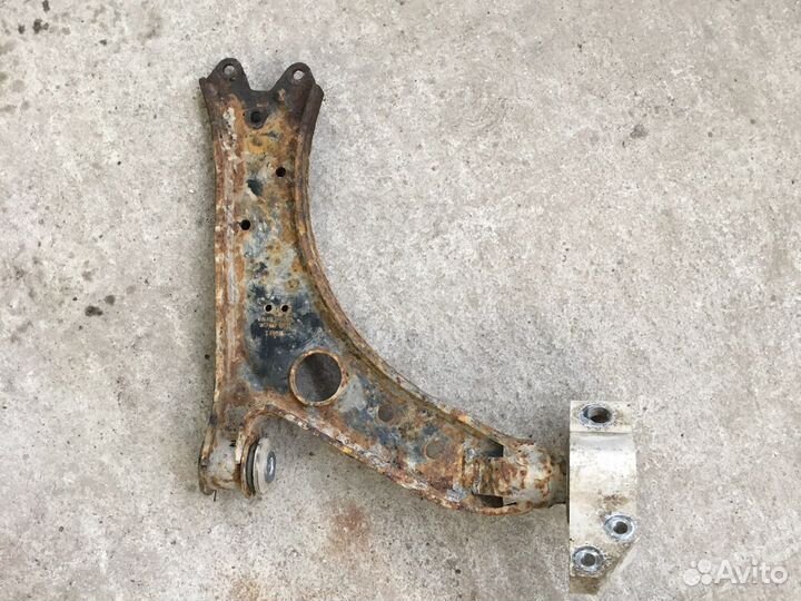 Рычаг передний левый Skoda Octavia A5 (3316)