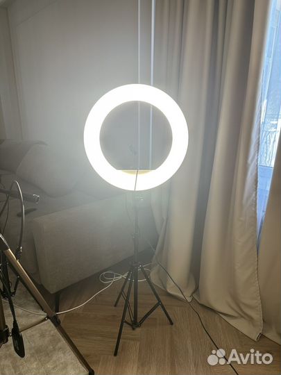 Кольцевая светодиодная лампа