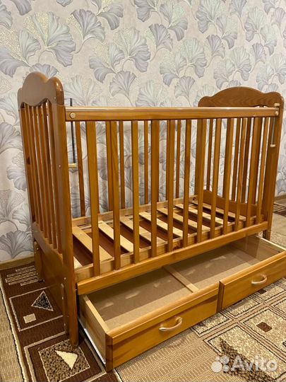 Кровать с маятником в хорошем состоянии