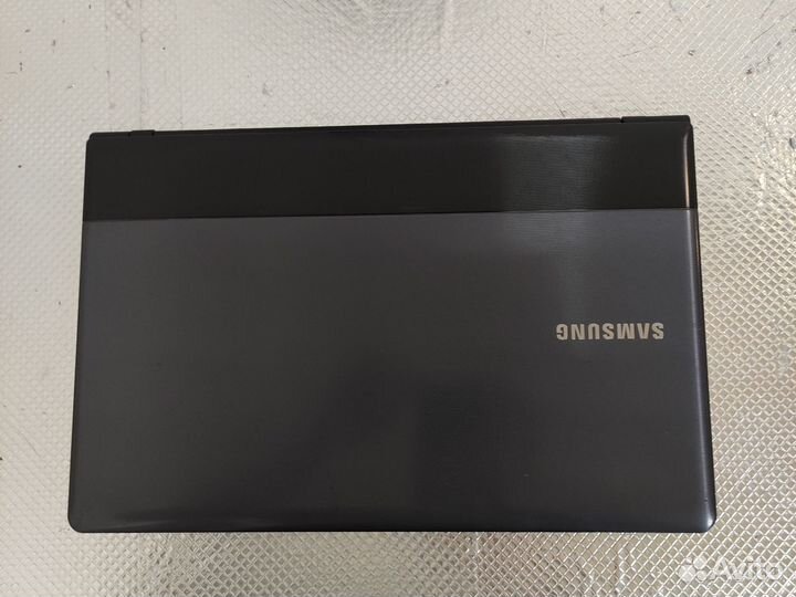 Отличный ноутбук Samsung с новым ссд и батарейкой