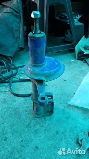 Стойка передняя на ваз 2110