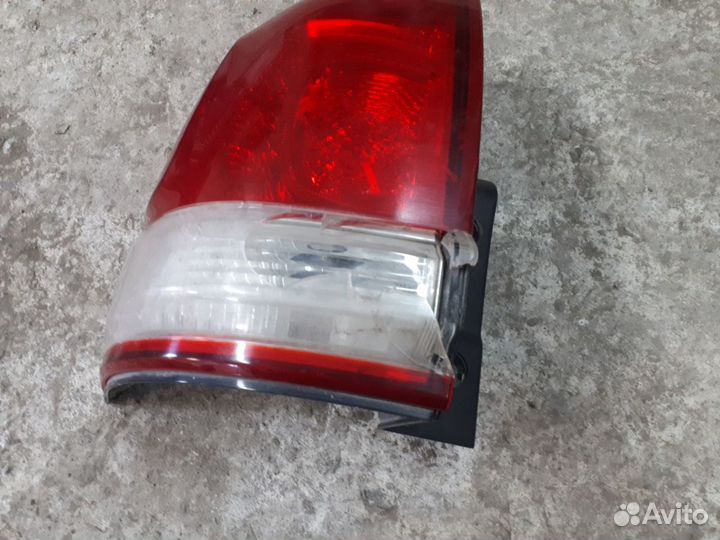 Фонарь задний L Toyota Land Cruiser 200(дефект)