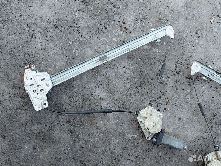 Стеклоподъёмник передний Хендай Старекс H1