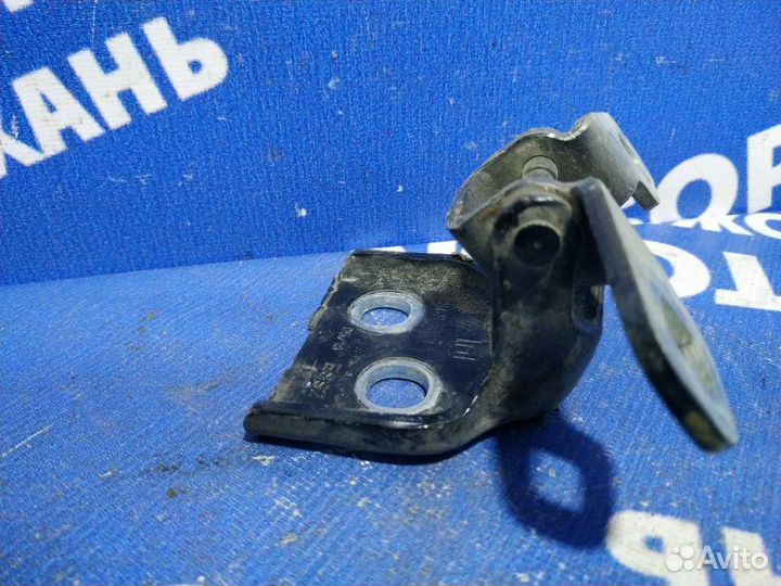 Петля двери Renault Sandero кроссовер K4M2845 2018