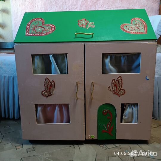 Кукольный домик с мебелью