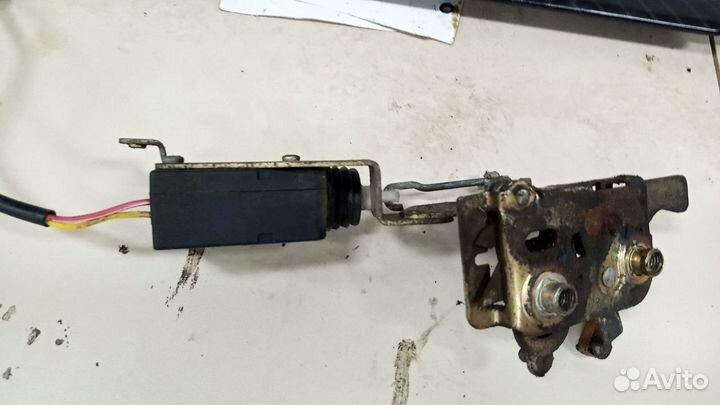 Замок двери передней правой LADA Priora