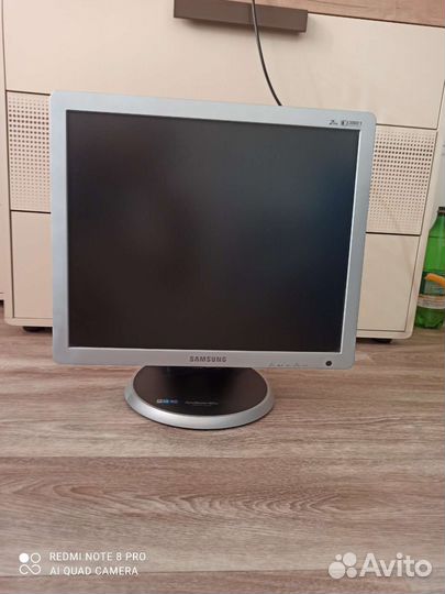 Монитор Samsung