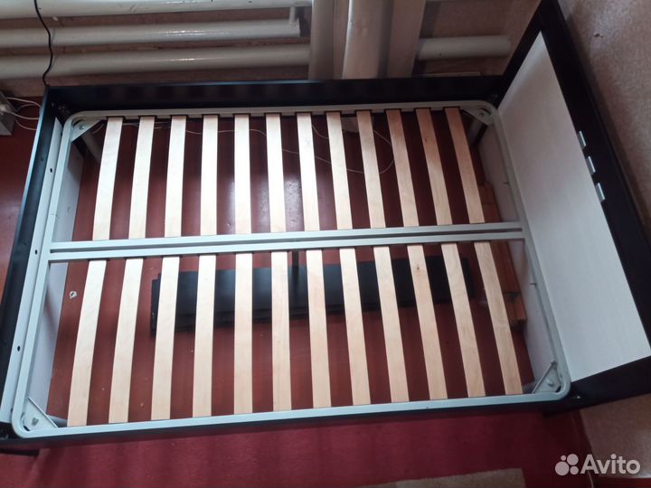 Кровать двухспальная 140200 + матрас