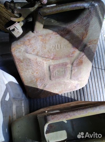 Канистры металлические 20 литров