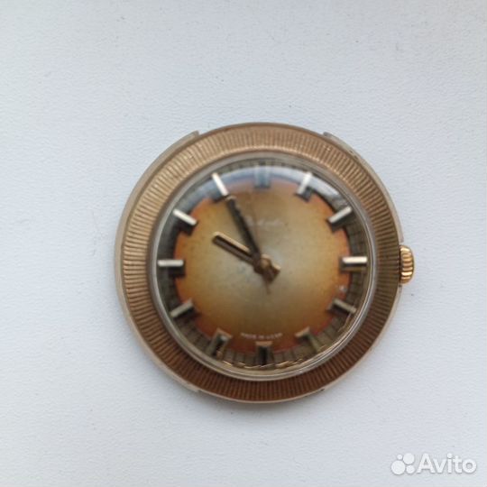 Часы наручные Ракета шайба позолоченные (СССР)