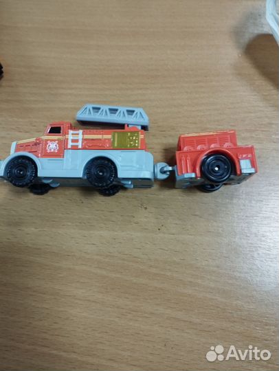 Игрушки паровозик Томас и его друзья