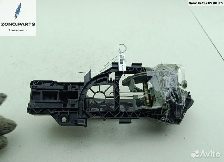 Ручка двери наружная передняя правая 3C0837886J на Volkswagen Passat B6