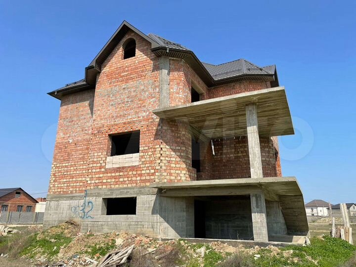 Дом 402 м² на участке 8 сот.