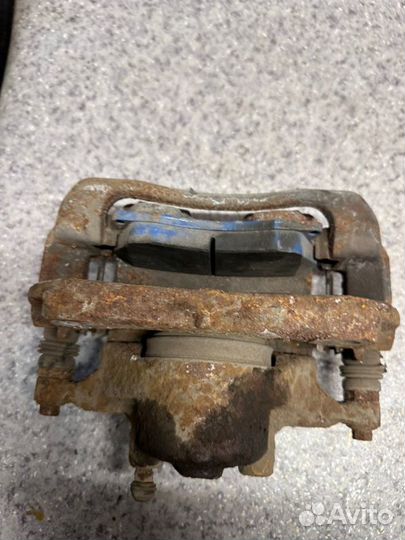 Суппорт передний правый Chevrolet Cruze J300