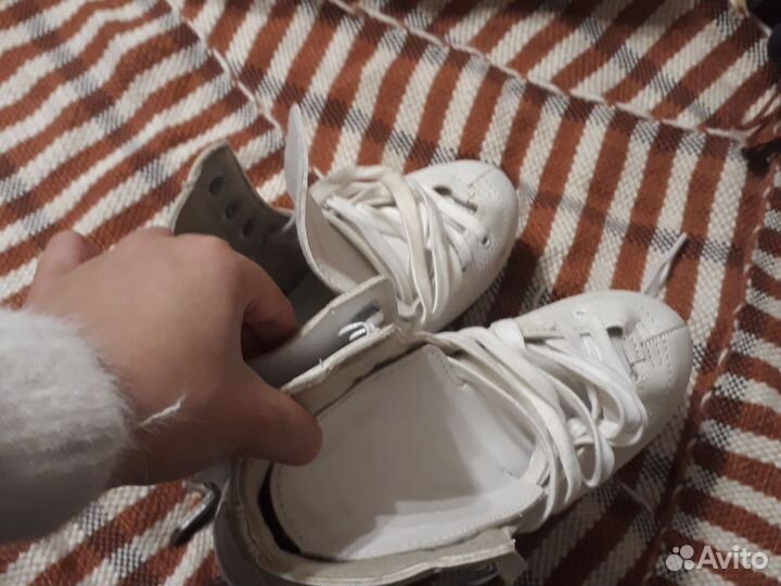 Коньки ,детские 34 размер в хорошем состоянии
