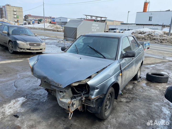 LADA Priora 1.6 МТ, 2010, битый, 250 000 км