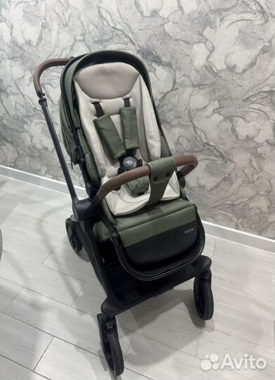 Коляска прогулочная всесезонная