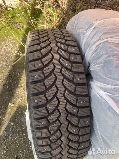 Bridgestone Blizzak Spike-01 205/70 R15 96T