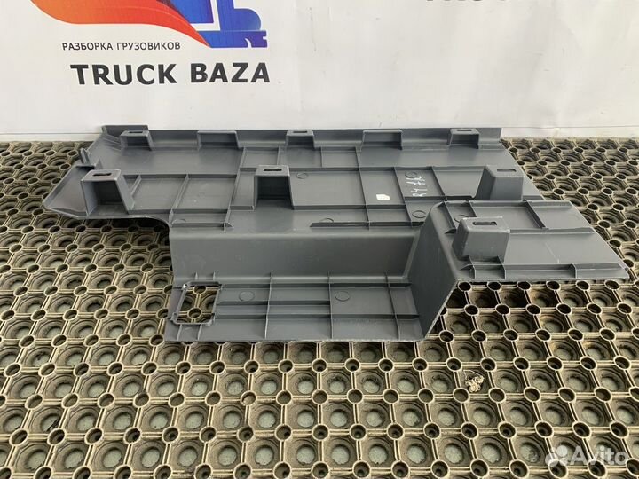 Накладка инструментального ящика правого Renault T