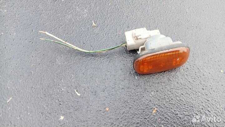 Повторитель поворотника Тойота Карина Е Corona