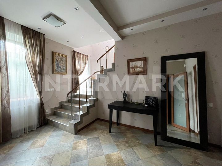 Дом 343 м² на участке 18 сот.