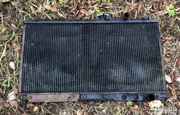 Радиатор охлаждения двигателя Mitsubishi Galant 7