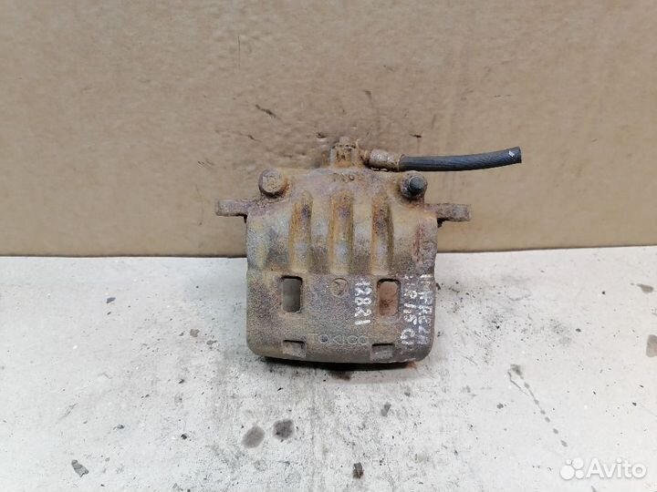 Суппорт передний правый Forester Legacy Impreza