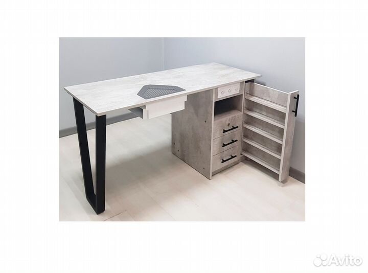 Маникюрный стол