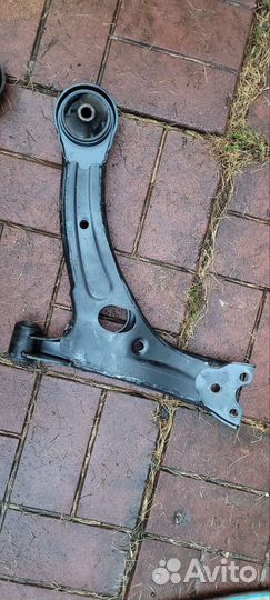 Рычаги передние Toyota avensis t250