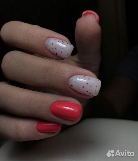 Модель на маникюр