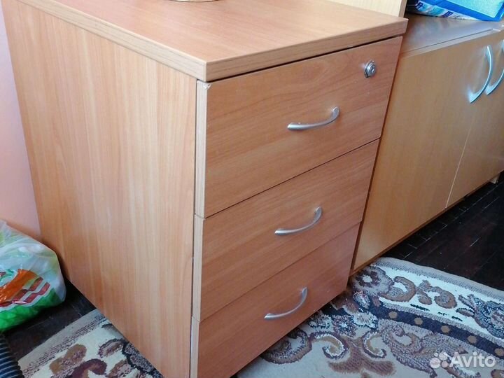 Тумба с выдвижными ящиками