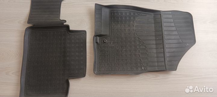 Автомобильные коврики резиновые
