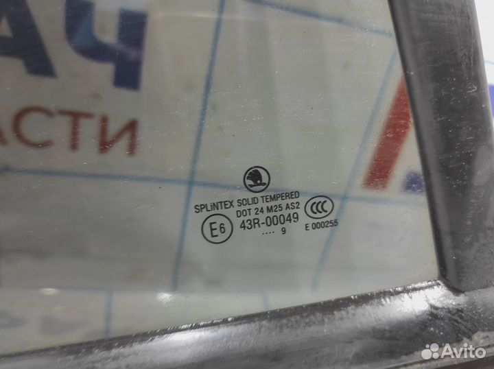 Стекло двери задней правой (форточка) Skoda Octavi