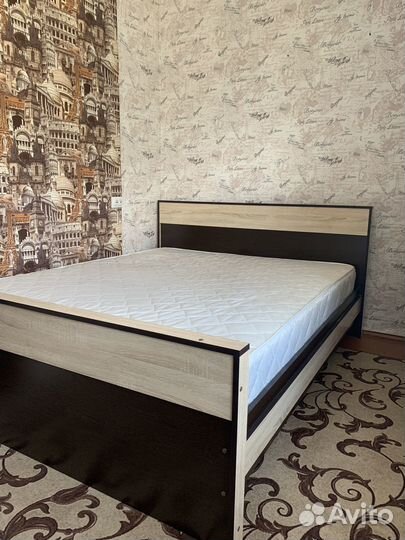 Кровать двухспальная с матрасом 170*200