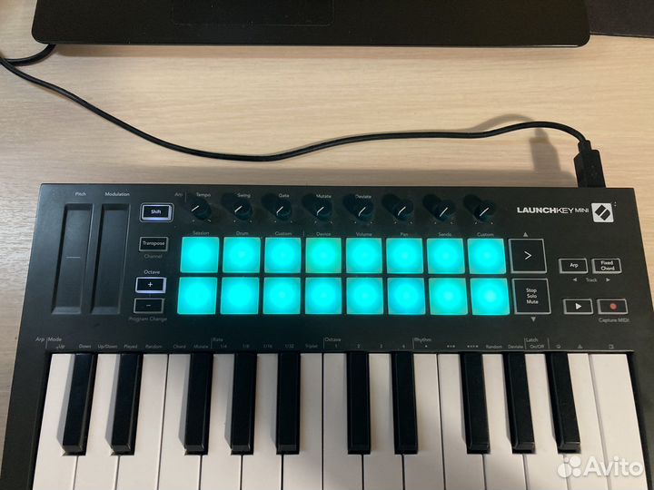 Midi клавиатура novation launchkey mini mk3