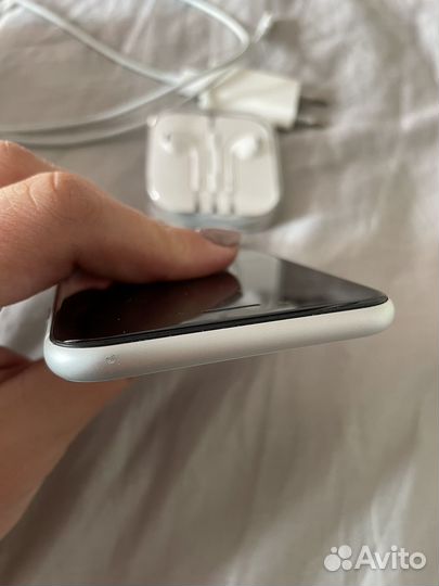 Телефон iPhone SE White 128gb