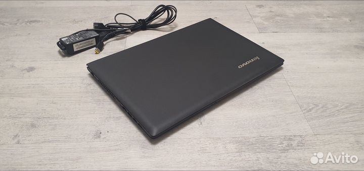 Почти новый мультимедиа ноутбук Lenovo 8+SSD