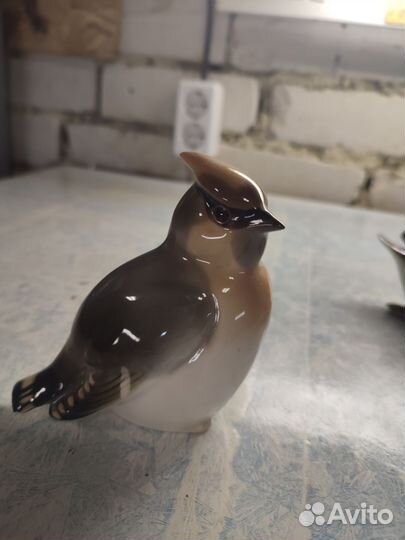 Фарфоровые статуэтки, календарь, значки СССР