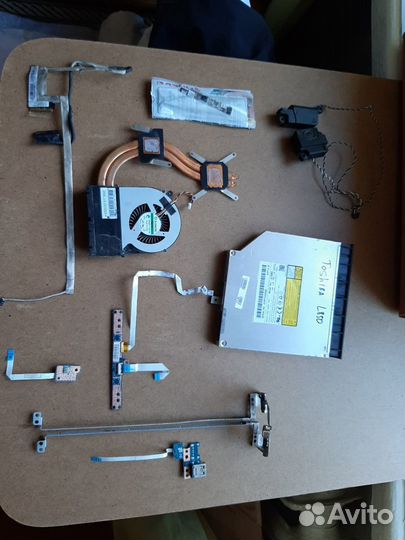 Ноутбук Toshiba satellite L850-b5k в разборе
