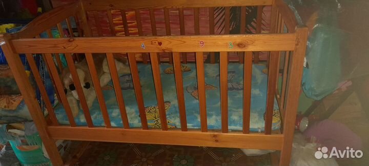 Детская кроватка с поперечным маятником