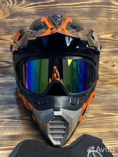 Кроссовый шлем с очками