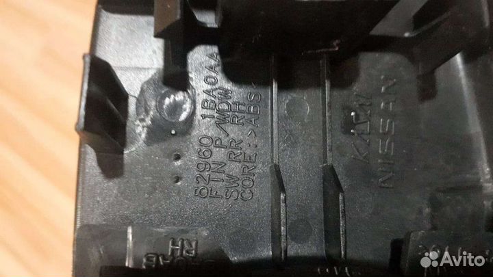 Infiniti ех 35 накладка стеклоподъёмника задняя