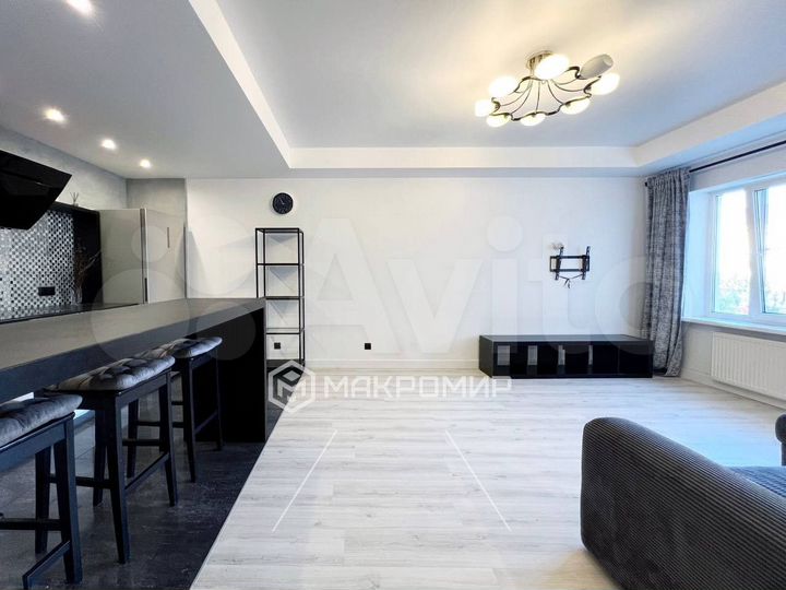 3-к. квартира, 99,7 м², 2/4 эт.