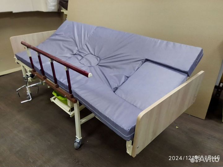 Медицинская кровать для инвалидов