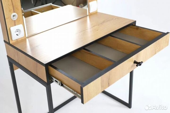 Трюмо с зеркалом