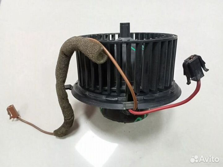 Моторчик отопителя Volkswagen Vento седан ABU 1993